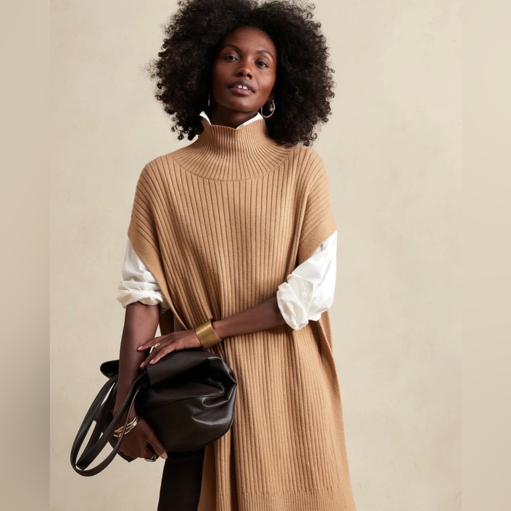 Banana Republic Factory ~ Camel M/L Mock Neck Knit Poncho. Open on sides